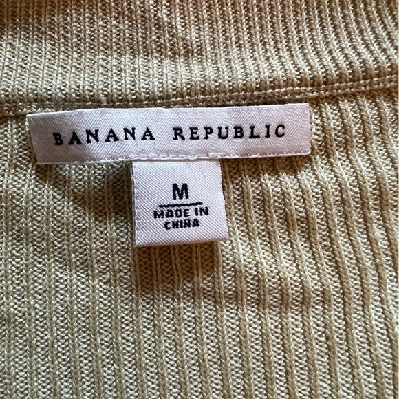 Banana Republic Women’s Light lime green V-neck sweater - Picture 2 of 3